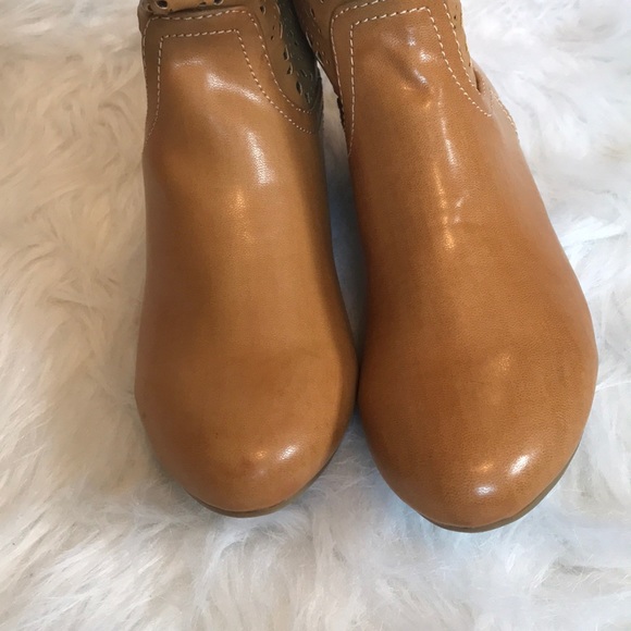 Size 6•laser cut•Express• tan boots• NWT - Picture 6 of 8